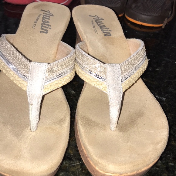 Austin flip flops size 9 - Picture 4 of 4